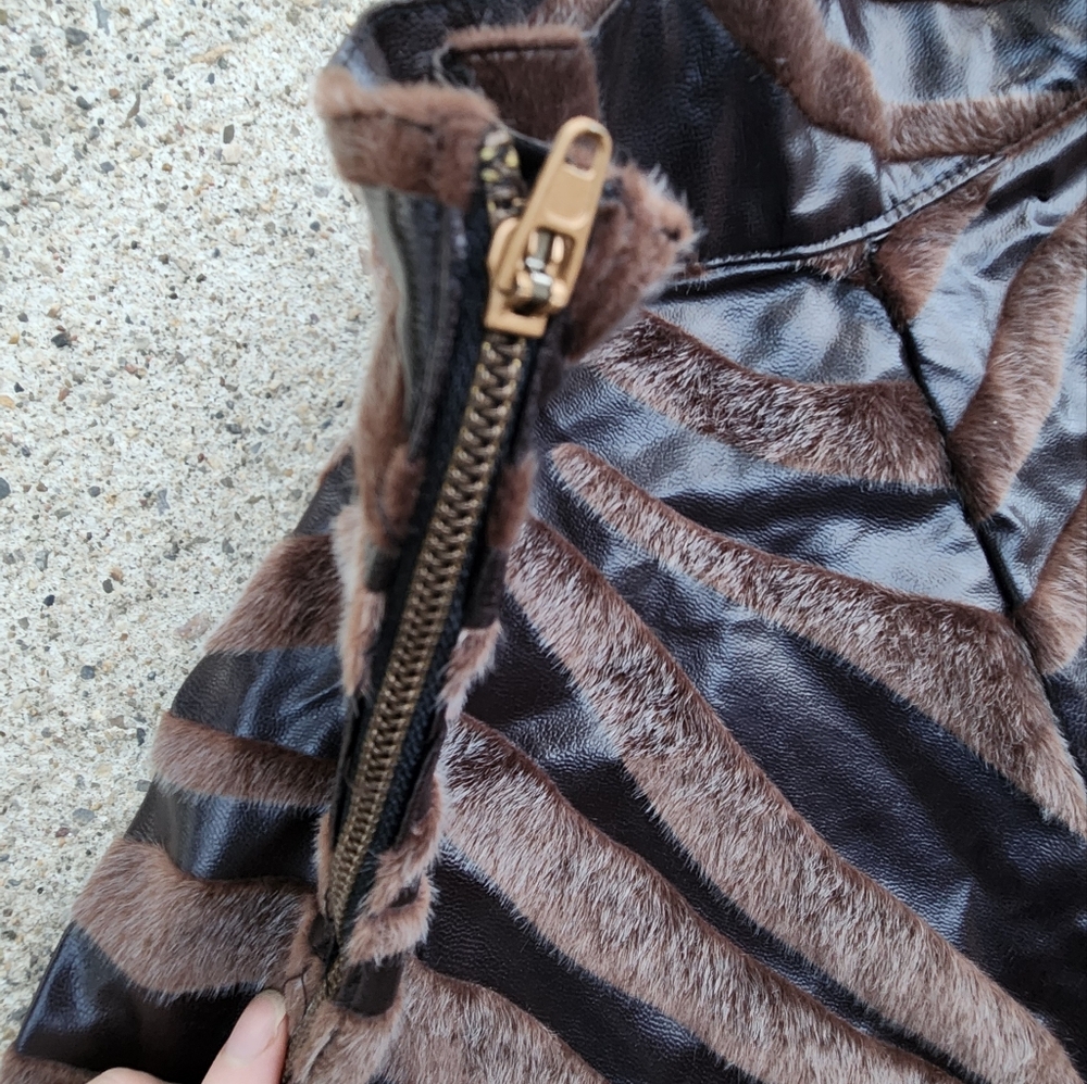 Furry Animal Print High Waisted Small Twirl Faux Leather Skirt - Picture 4 of 10